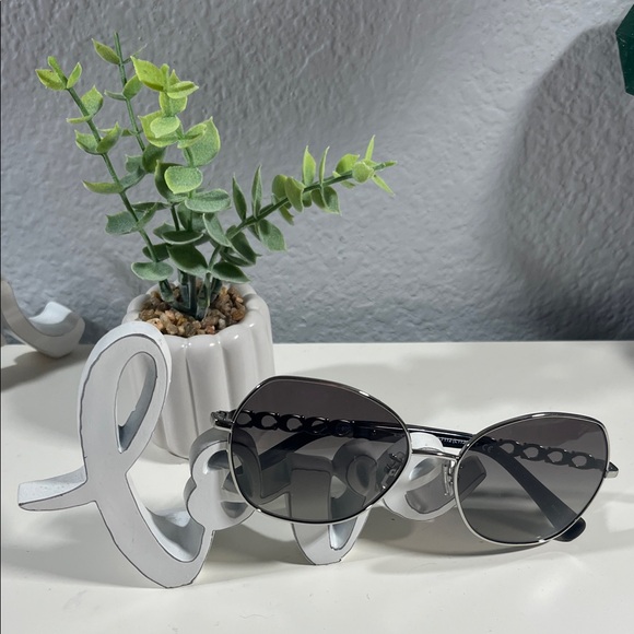 Coach Black and Silver Sunglasses - Picture 1 of 6